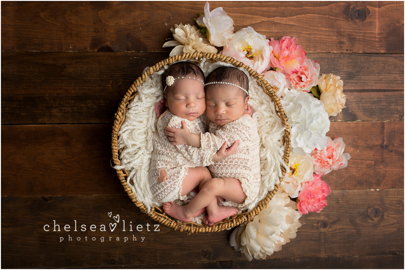 Twin Newborn Session in Charleston, SC | Caitlyn Motycka Photography